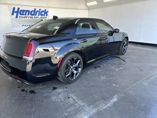 2022 Chrysler 300 Touring L