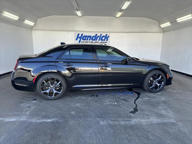 2022 Chrysler 300 Touring L