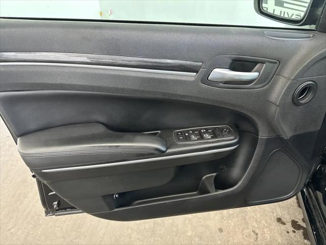2022 Chrysler 300 Touring L