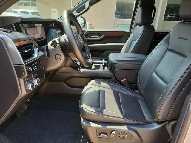 2025 GMC Yukon 4WD Denali