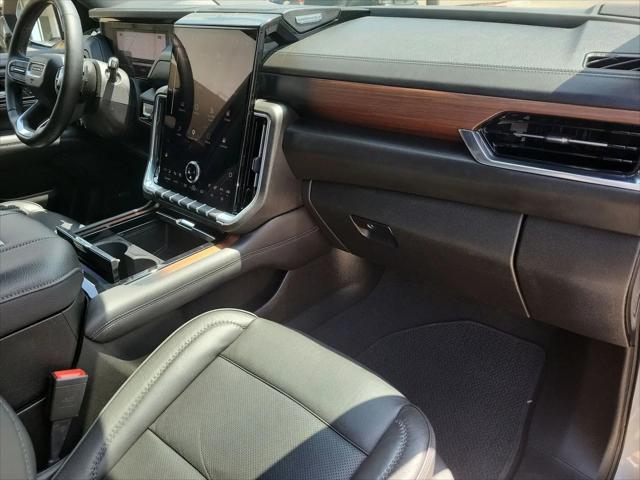 2025 GMC Yukon 4WD Denali