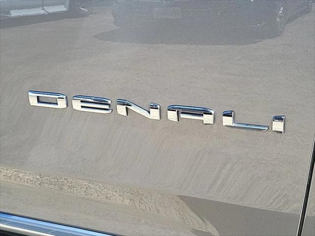 2025 GMC Yukon 4WD Denali