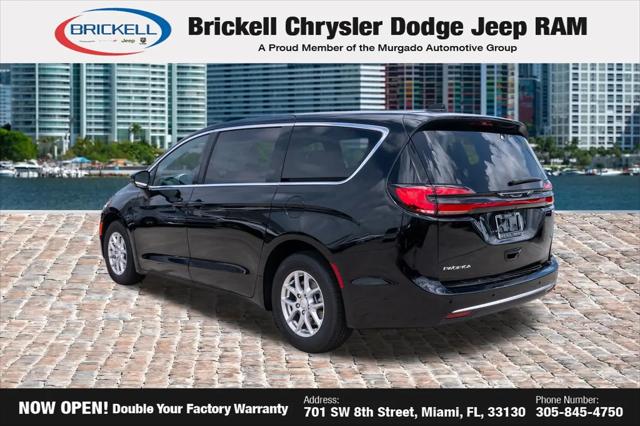 2027 Chrysler Pacifica Select
