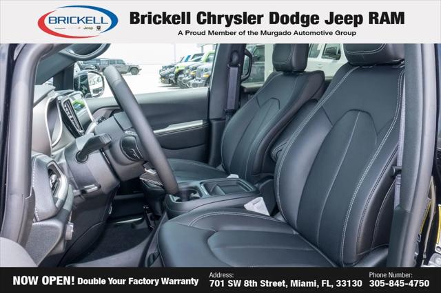 2027 Chrysler Pacifica Select