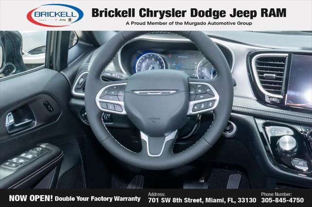 2027 Chrysler Pacifica Select