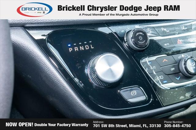 2027 Chrysler Pacifica Select