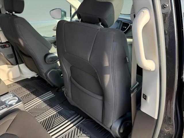 2022 Chrysler Voyager LX