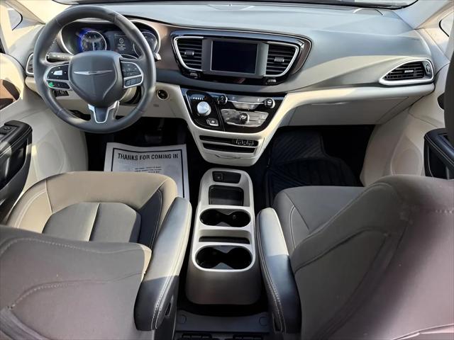 2022 Chrysler Voyager LX