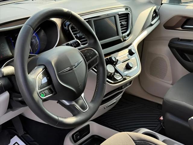 2022 Chrysler Voyager LX