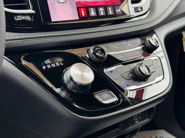 2027 Chrysler Pacifica Select