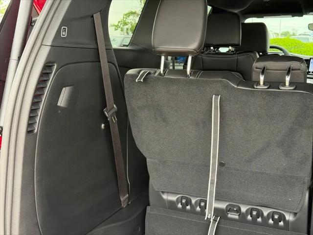 2027 Chrysler Pacifica Select