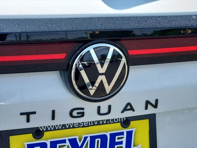 2026 Volkswagen Tiguan SE R-Line Black