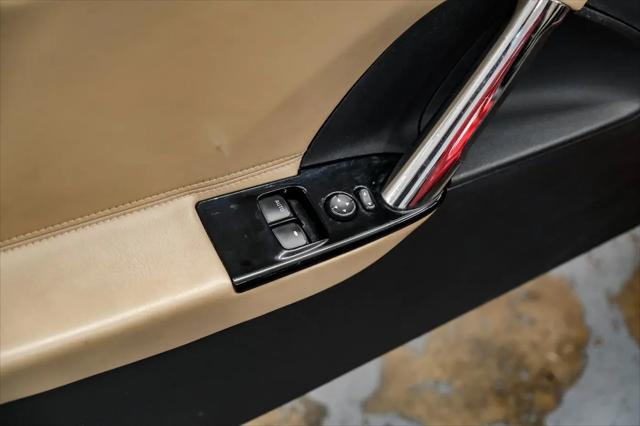 2009 Saturn Sky Red Line