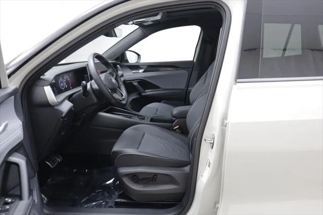 2025 Volkswagen Tiguan 2.0T SE R-Line Black