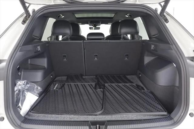 2025 Volkswagen Tiguan 2.0T SE R-Line Black
