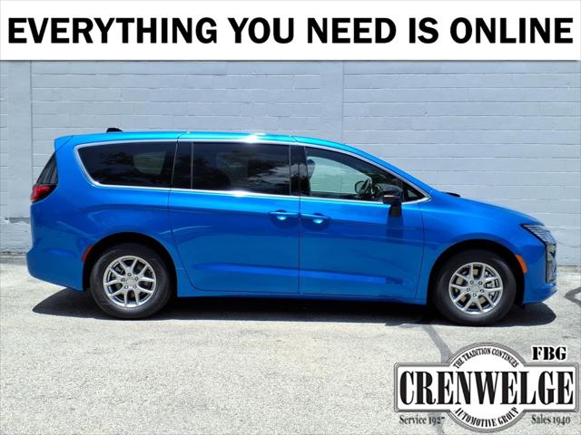 2027 Chrysler Pacifica Select for sale in Kerrville, TX