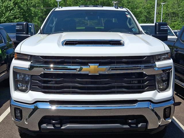 2024 Chevrolet Silverado 3500HD 4WD Crew Cab Standard Bed LT