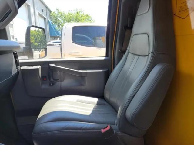2022 GMC Savana Cutaway Work Van