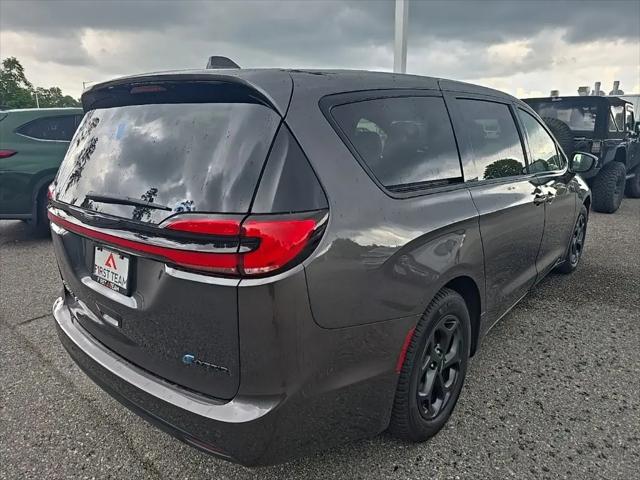 2022 Chrysler Pacifica Hybrid Limited