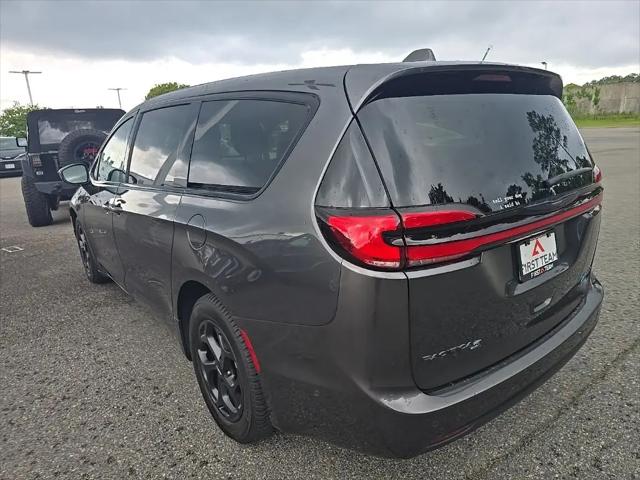 2022 Chrysler Pacifica Hybrid Limited