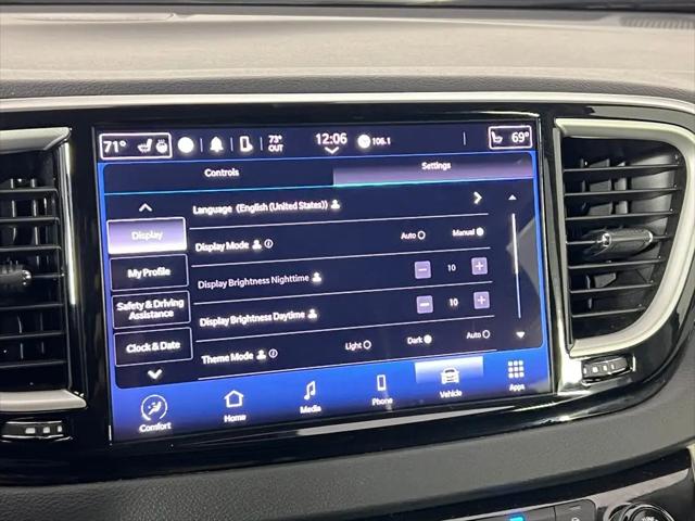 2024 Chrysler Pacifica Touring L
