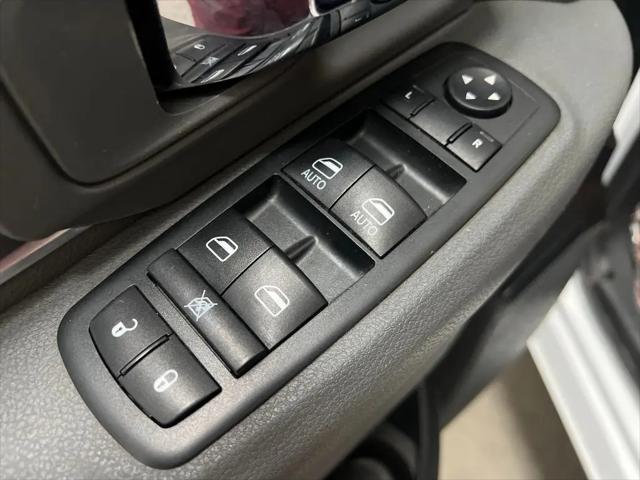 2019 Ram 1500 Classic SLT Crew Cab 4x2 6'4" Box