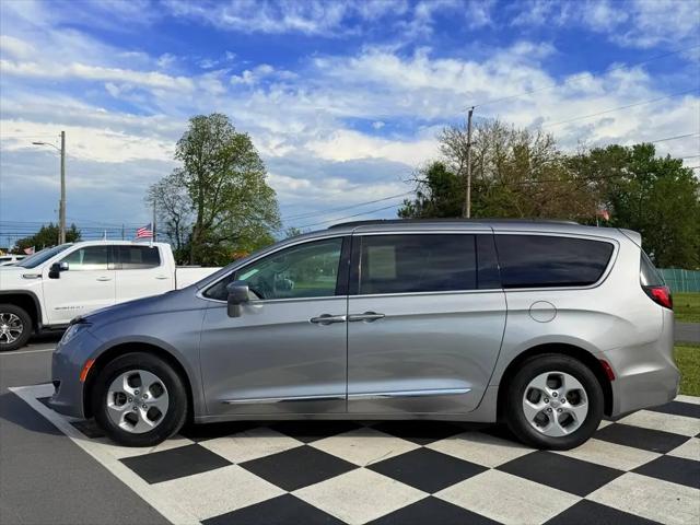 2017 Chrysler Pacifica Touring-L