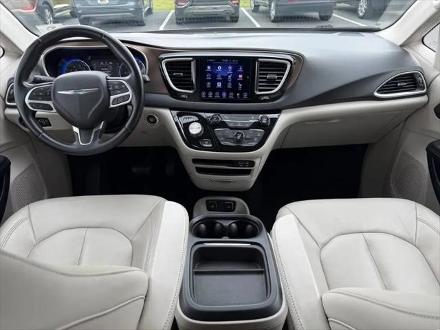 2017 Chrysler Pacifica Touring-L