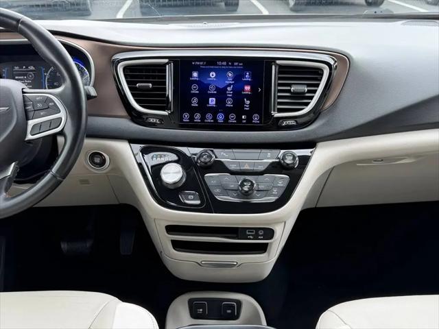 2017 Chrysler Pacifica Touring-L