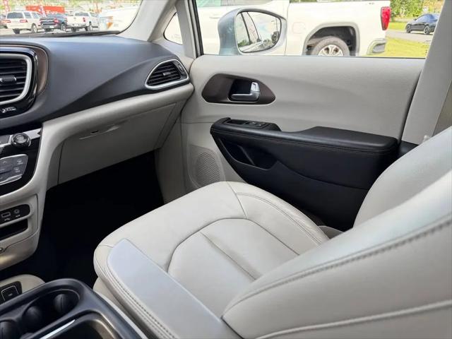 2017 Chrysler Pacifica Touring-L