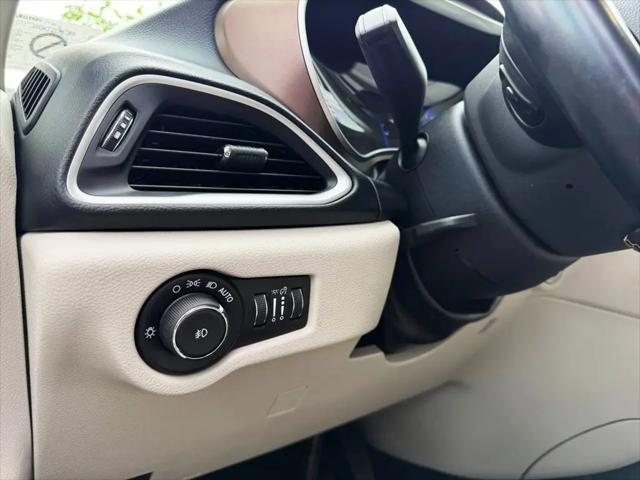 2017 Chrysler Pacifica Touring-L