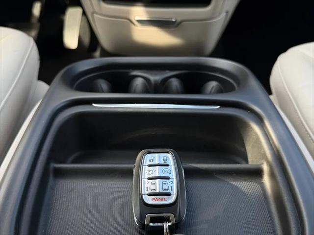 2017 Chrysler Pacifica Touring-L