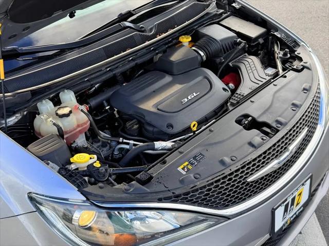 2017 Chrysler Pacifica Touring-L