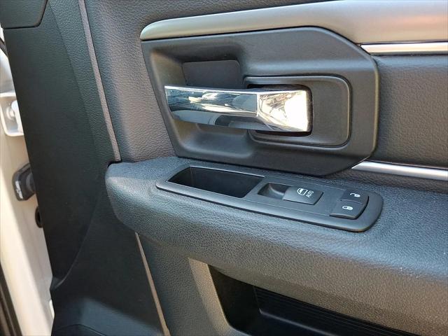 2024 Ram 1500 Classic Warlock Crew Cab 4x4 5'7" Box