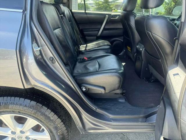 2011 Toyota Highlander SE V6