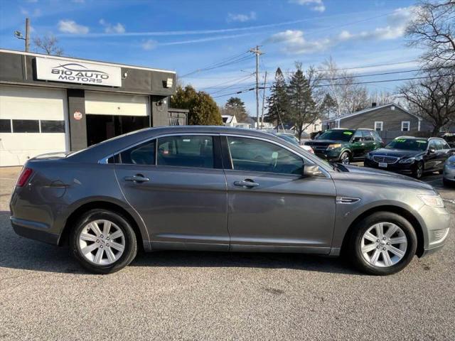 2011 Ford Taurus SE