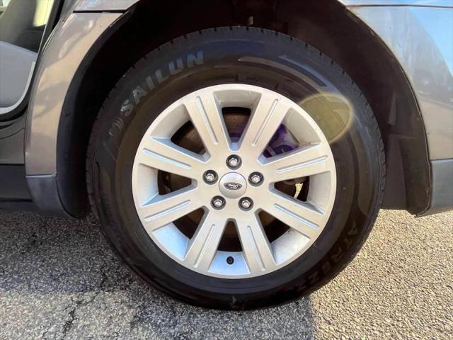 2011 Ford Taurus SE
