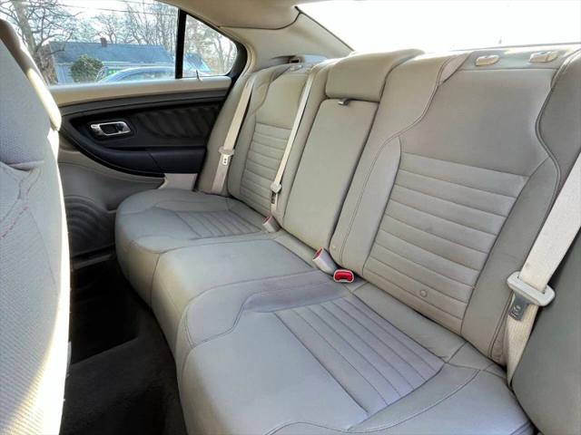 2011 Ford Taurus SE