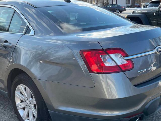 2011 Ford Taurus SE