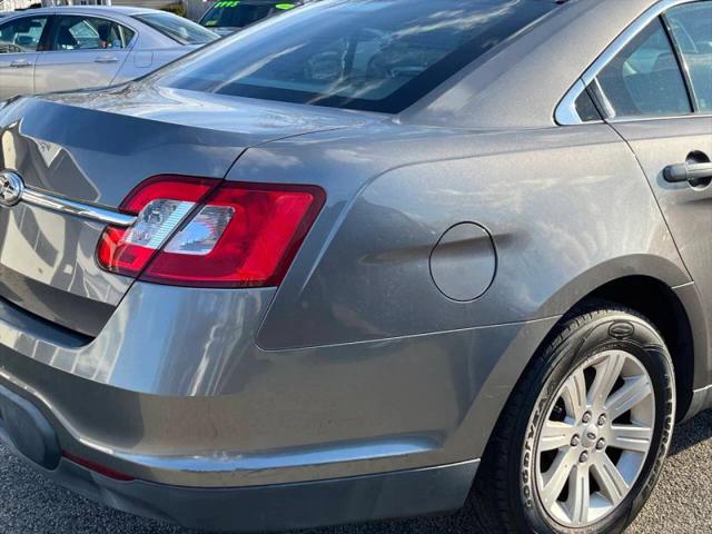 2011 Ford Taurus SE