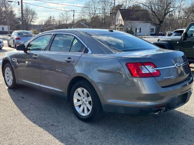 2011 Ford Taurus SE