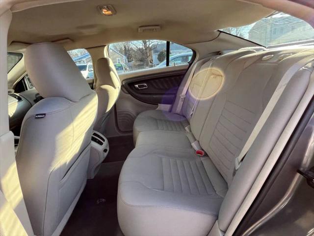 2011 Ford Taurus SE