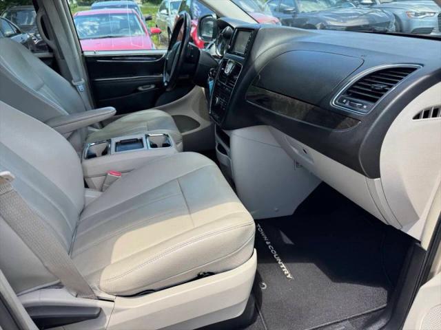 2013 Chrysler Town & Country Touring
