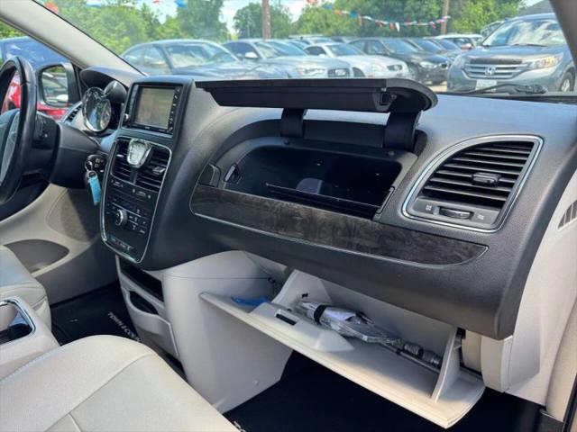 2013 Chrysler Town & Country Touring