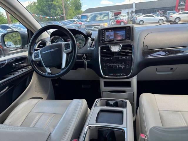 2013 Chrysler Town & Country Touring