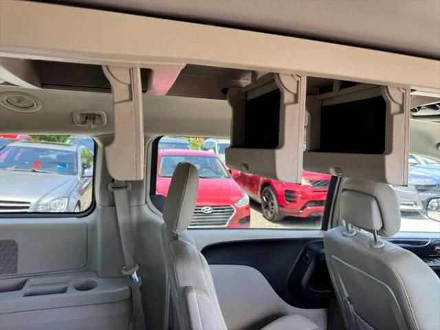 2013 Chrysler Town & Country Touring