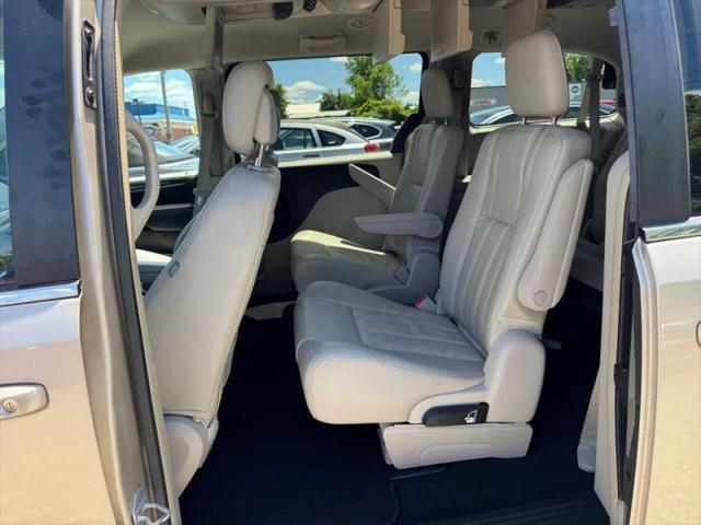 2013 Chrysler Town & Country Touring