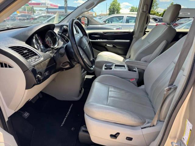2013 Chrysler Town & Country Touring
