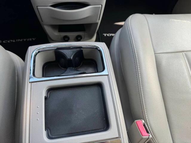 2013 Chrysler Town & Country Touring