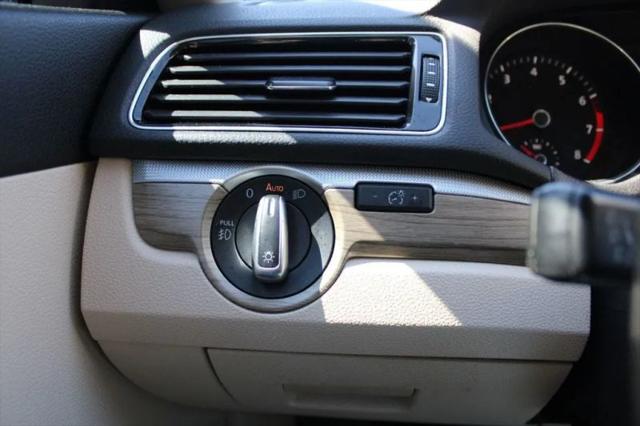2016 Volkswagen Passat 1.8T SE